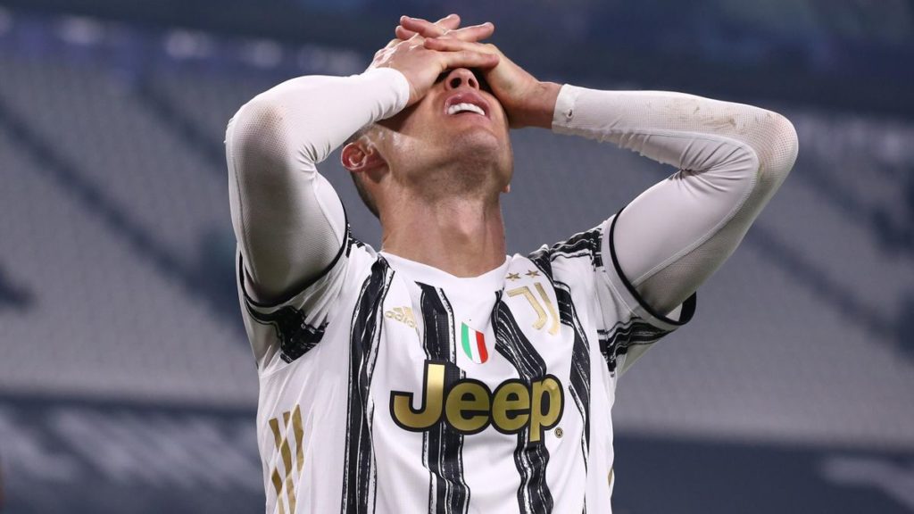 Cristian Ronaldo Diambang Gerbang Keluar Juventus