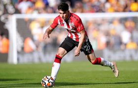 MU Incar Wonderkid Southampton Pada Posisi Bek Kanan