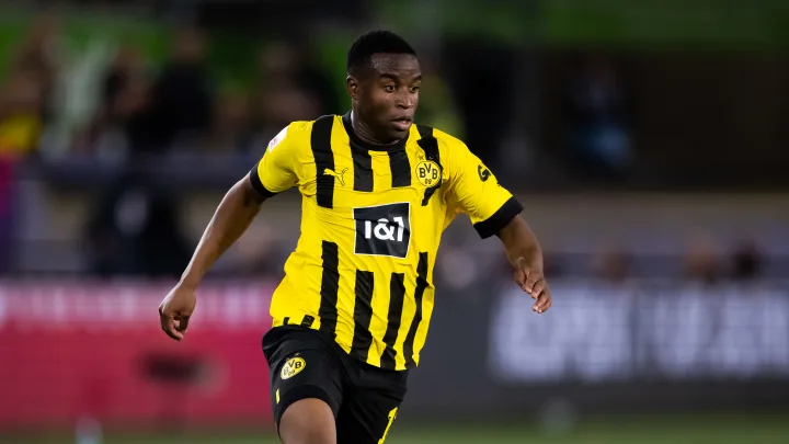 Youssoufa Moukoko Resmi Bertahan di Dortmund