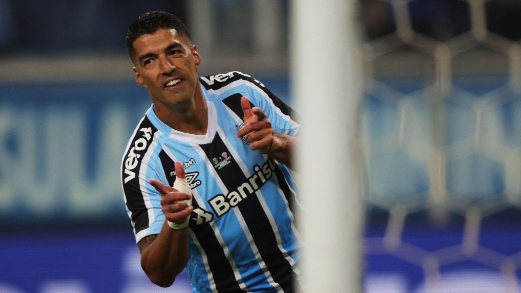 Debut Luis Suarez di Gremio Dengan Raih Trofi