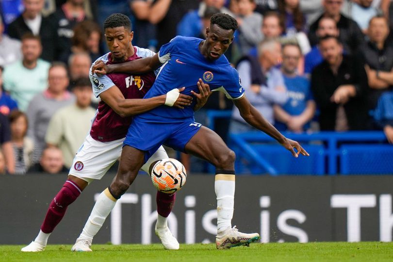 MU Ingin Gantikan Varane Dengan Bek Aston Villa Ezri Konsa