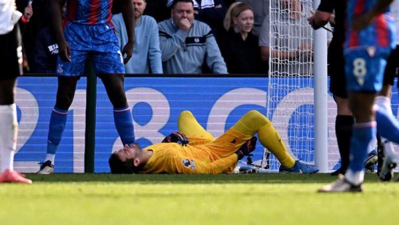 Alisson Becker Alami Cedera Hamstring Untuk Absen 6 Pekan