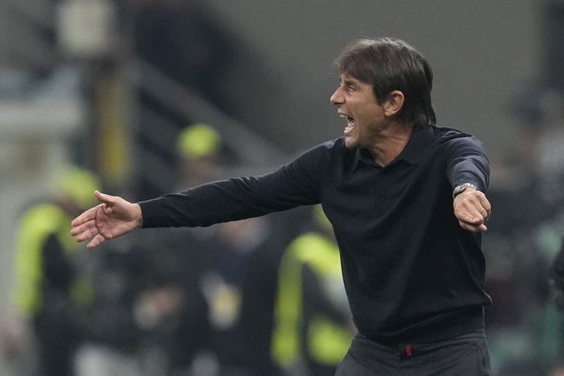 Napoli Racikan Pelatih Antonio Conte Luar Biasa Musim Ini