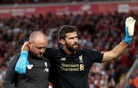 Alisson Becker Alami Cedera Hamstring Untuk Absen 6 Pekan