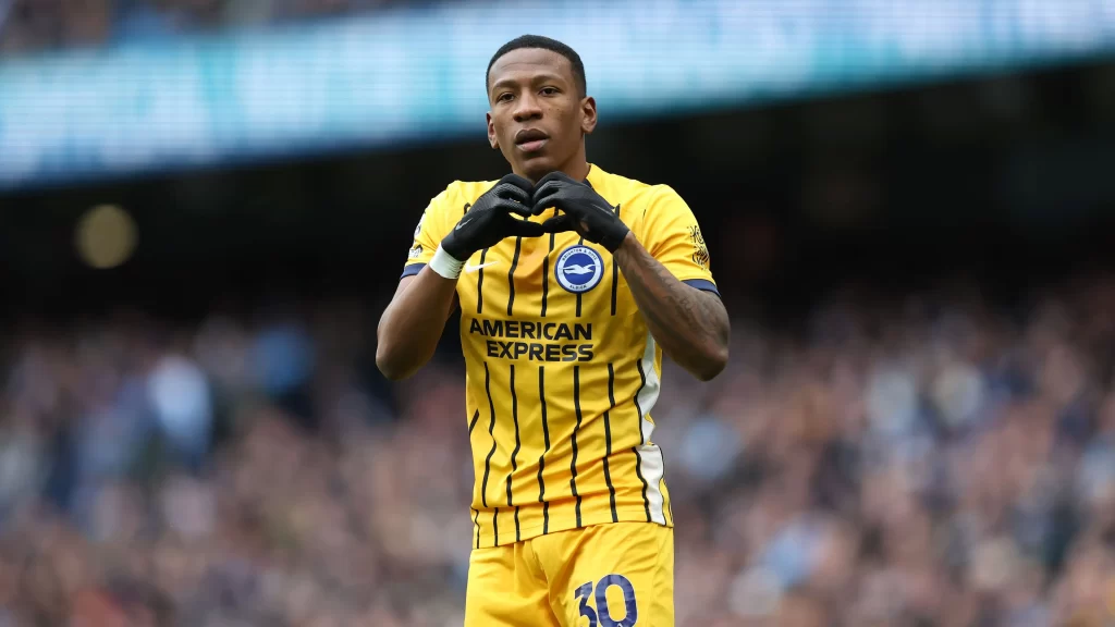 Manchester United Incar Bek Kiri Brighton Pada Musim Panas ini