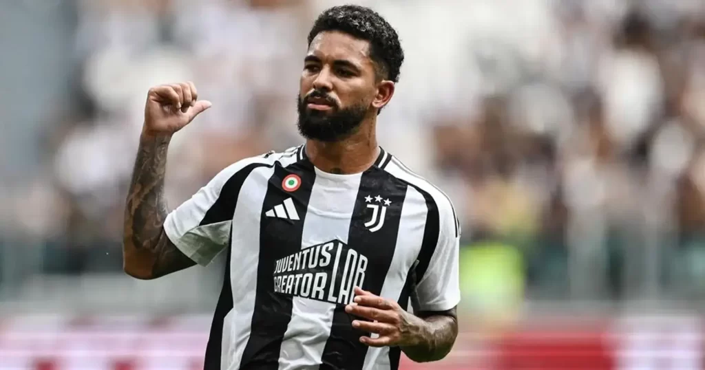 Everton Siap Amankan Jasa Douglas Luiz Dari Juventus