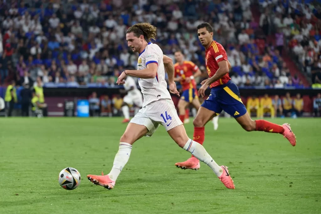 MU Berpotensi Wujudkan Transfer Adrien Rabiot di Musim ini