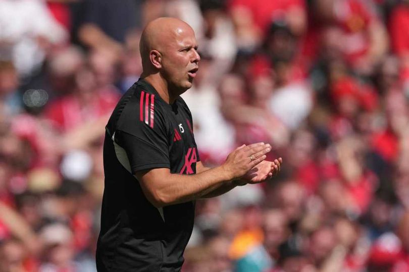 Liverpool incar Bek Barcelona Yang di Butuhkan Arne Slot